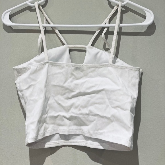 CHARLOTTE RUSSE CROPPED WHITE TANK - Picture 2 of 2